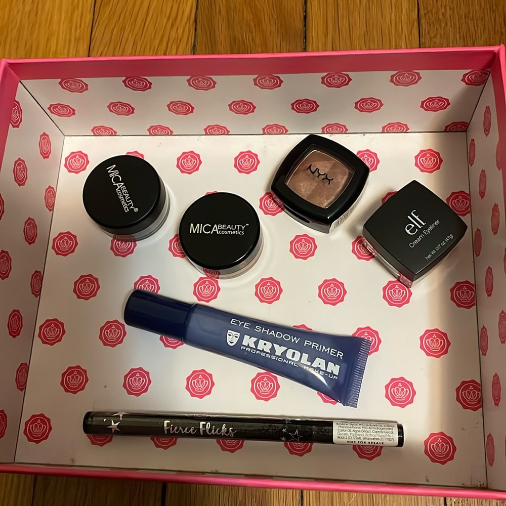 Stunning Makeup Bundle 💋